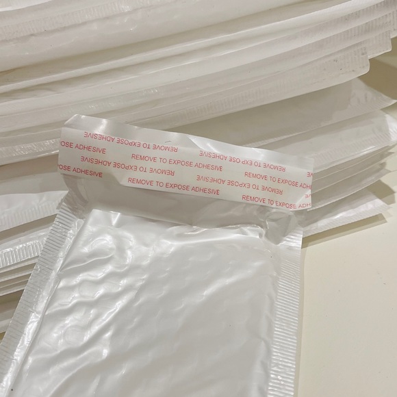 22 PCS Waterproof Poly Bubble Mailer-Pearl White - Picture 3 of 7